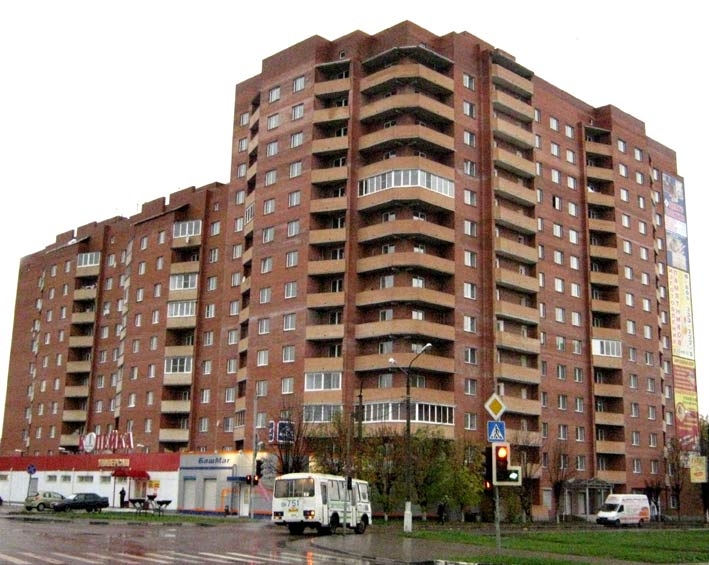 Многоэтажный дом на вокзале Павловский Посад
